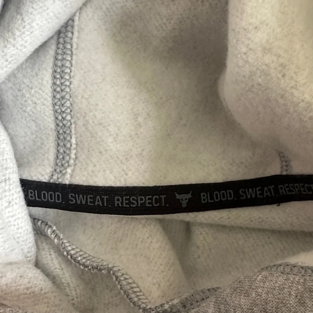 Under Armour Project Rock Cropped sleeveless Hoodie Sweatshirt Womens - Picture 2 of 3